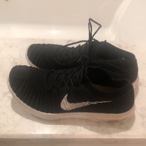 Nike free run (natural run) sneakers gently used